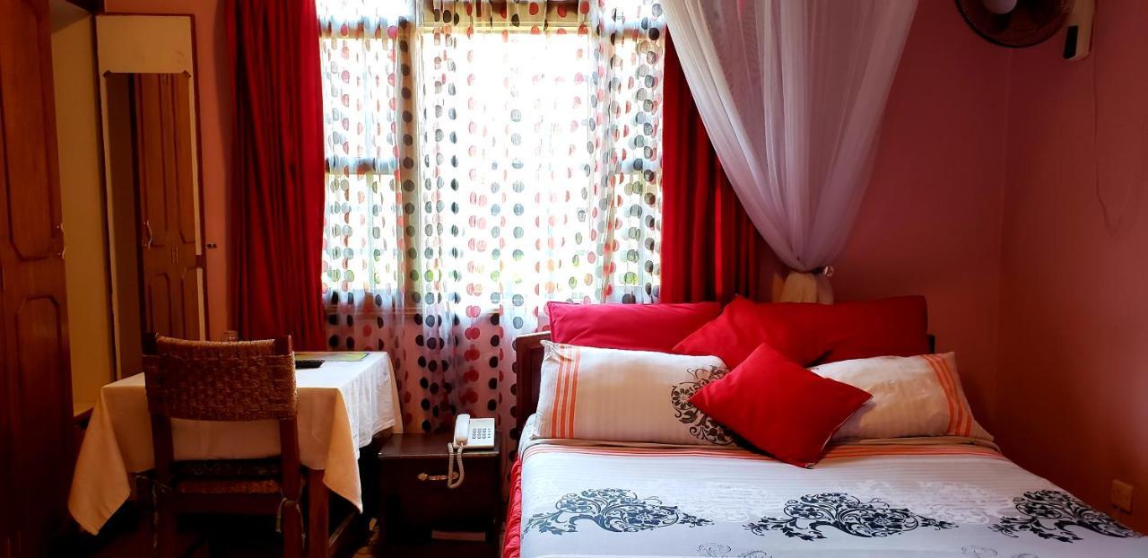 Family Nest Guesthouse Кисуму Экстерьер фото