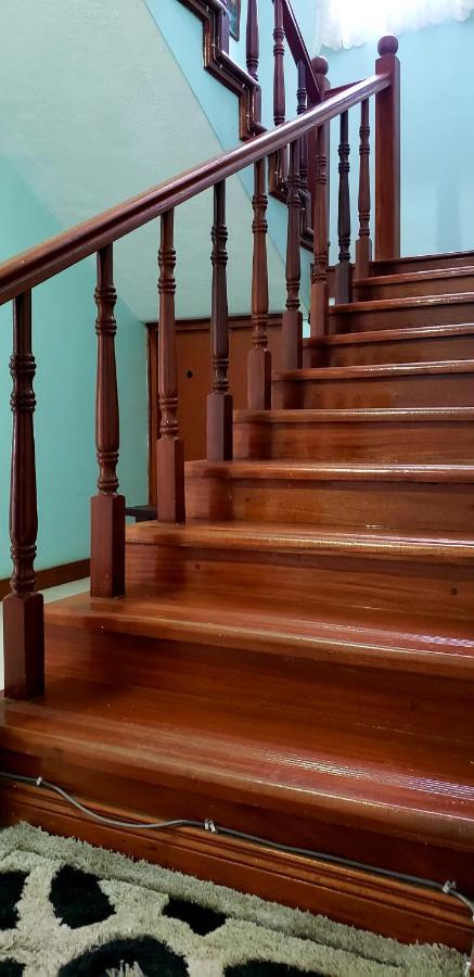 Family Nest Guesthouse Кисуму Экстерьер фото